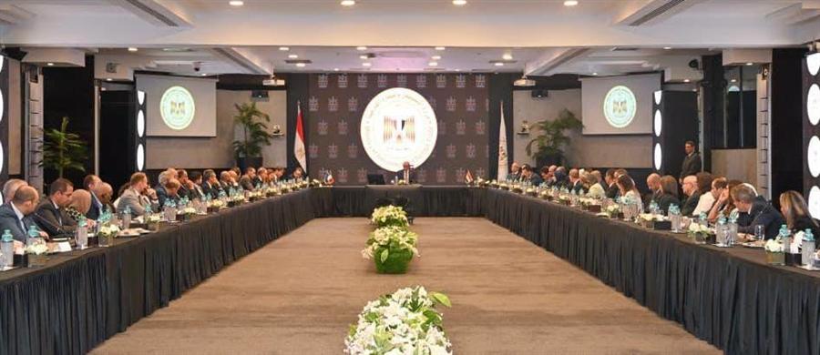 Egypt reviews investment expansion plans with 22 French companies